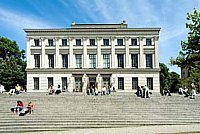 Löwengebäude (Hauptgebäude der Universität)