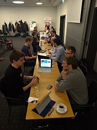 Studenten lernen beim Speed-Dating Firmen kennen.